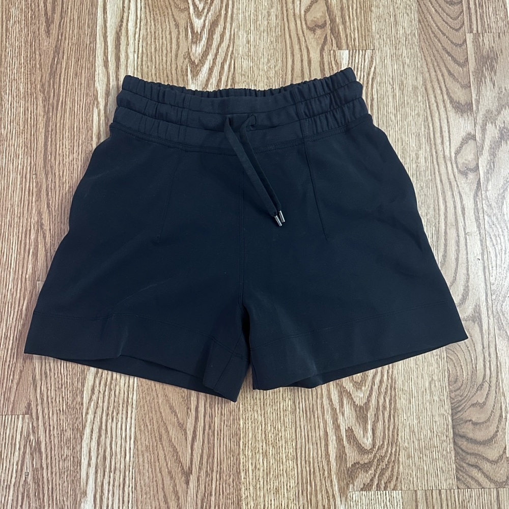 Lululemon softstreme shorts size 4